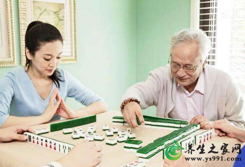 老年人打麻将的好处与坏处_老年人打麻将的危害及注意事项