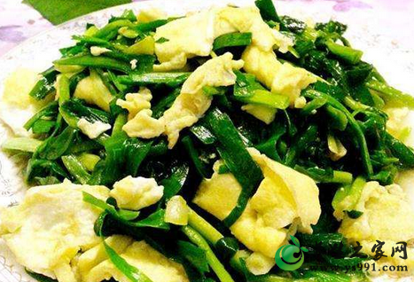 老年人吃韭菜炒鸡蛋好不好？