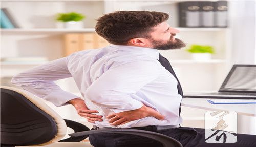 男性右侧后腰里面疼