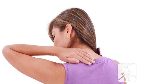 女人脖子后面骨头凸起