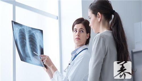 女性腹部皮下有结节