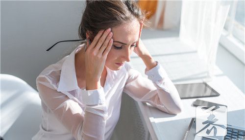 女性突然头晕恶心呕吐