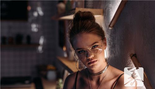 世故的女人的表现