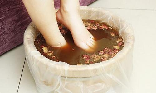 产后腹痛足浴疗法效果好吗？足浴疗法操作方法、药方与注意事项