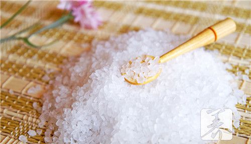 热水袋加盐后果