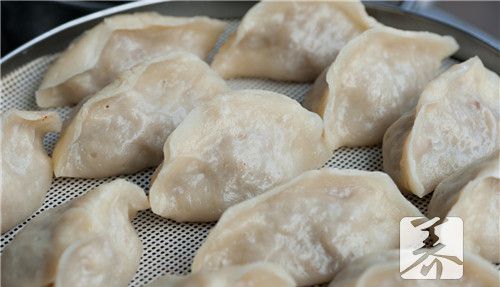 煮馄饨用冷水还是热水