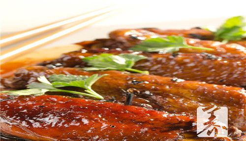 烤箱烤鸡翅需要锡纸吗