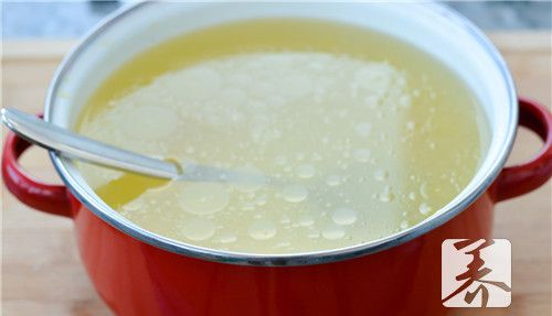 坐月子鸡汤怎么炖下奶
