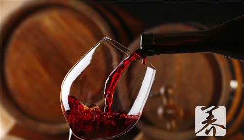做葡萄酒可以加白酒吗？