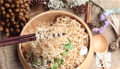 煮泡面加牛奶