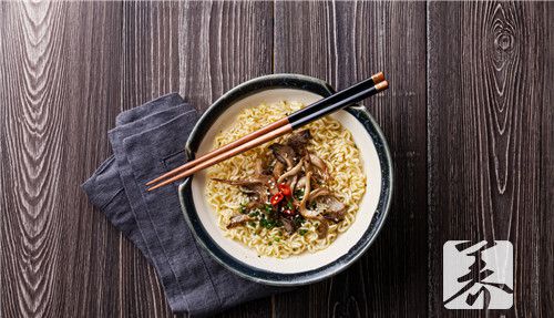 胡萝卜鸡蛋面条的做法