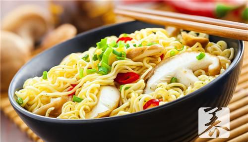 干吃方便面会胖吗？