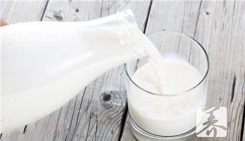 生牛奶的正确加热方法是什么？