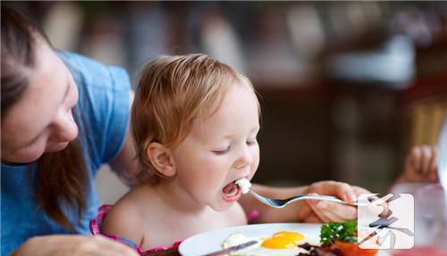 你买零食的时候看配料表吗？教你如何买到健康零食！