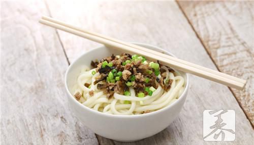 ​牛肉炒拉面的做法是什么？