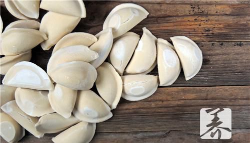 荠菜饺子的做法是什么？