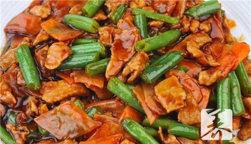蒜苔木耳炒肉的做法，教你10个步骤轻松做出