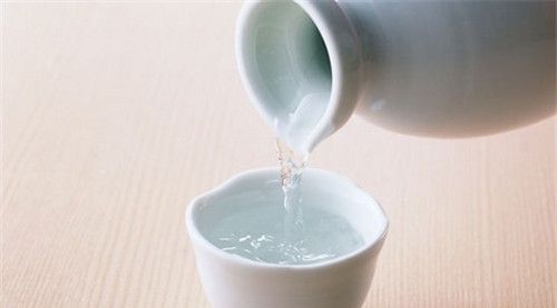 怀孕可以吃白酒吗？怀孕吃什么比较好