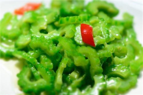苦瓜的食疗功效和作用_苦瓜的养生保健食谱