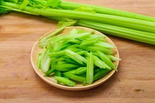 芹菜的食疗功效和作用_芹菜的养生保健食谱