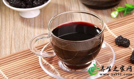 桑葚干泡水的功效与作用_桑葚茶的做法及茶方