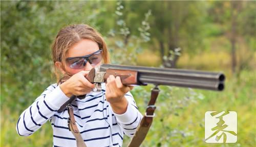 如何模拟射击训练呢?