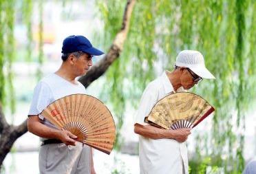 多摇扇子可以治疗肩周炎吗？夏天扇扇子的好处与功效