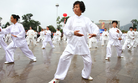 中老年人如何练习太极拳_太极拳的好处及窍门技巧