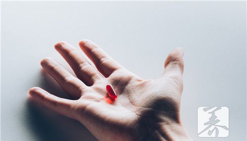 吃优思明一直少量出血