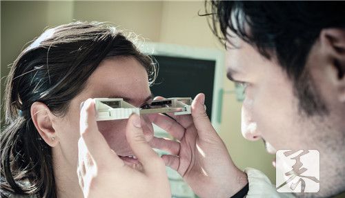 眼部热敷的方法