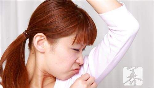 女生腋下疼是什么原因