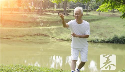 秋天到了，不管男女都要摸这里