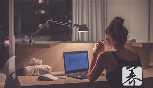 女人熬夜不得，不然会让你后悔一生！