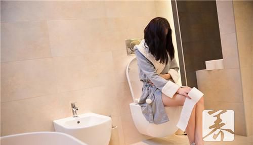 ​老人小便浑浊发白是怎么了?
