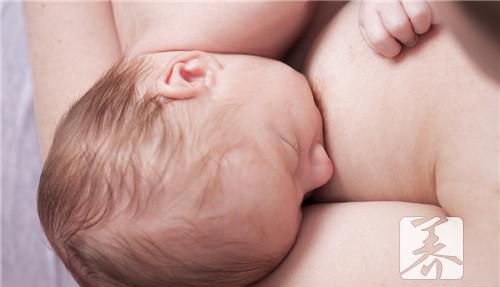 ​月子期间奶水少该如何调理 ?