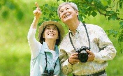 中老年人夏季如何防晒_适合老年人的防晒方法与技巧