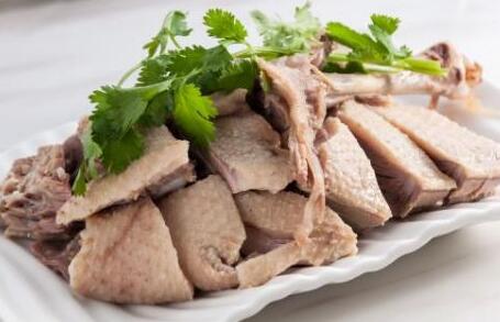 夏天吃鸭肉有什么好处？夏季吃鸭肉的作用功效和好处
