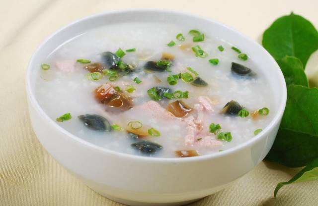 高血压喝什么粥比较好？降血压食疗养生粥谱偏方大全