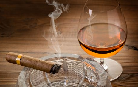 抽烟喝酒真的不好吗?有人说抽烟喝酒反而活得更久?告诉你真相！