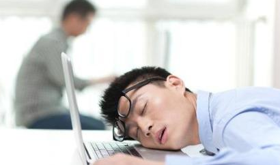 白天上班犯困怎么办？工作容易犯困如何提神？十大妙招助你不犯困