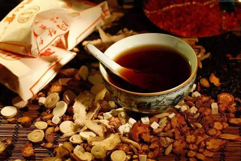 桂枝麻黄各半汤治疗右颊部无名肿毒医案