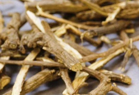 柴胡合甘草药对配伍的作用与功效_柴胡甘草能一起泡水喝吗