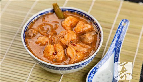 杏鲍菇炖鸡腿的做法
