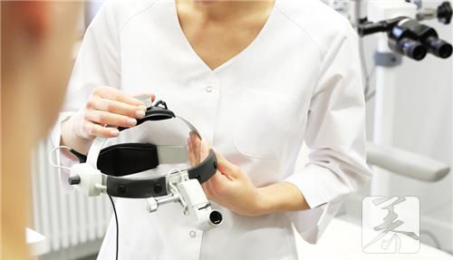 腹腔穿刺点